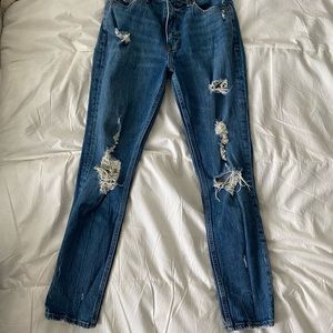 Abercrombie & Fitch “The Skinny High Rise”